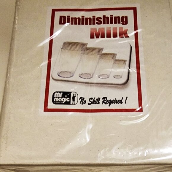 Diminishing Milk Glasses (multum in Parvo) by Mr. Magic - Picture 3 of 4